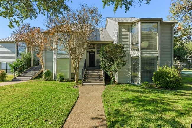 Building Photo - 107 World of Tennis Sq Unit 107