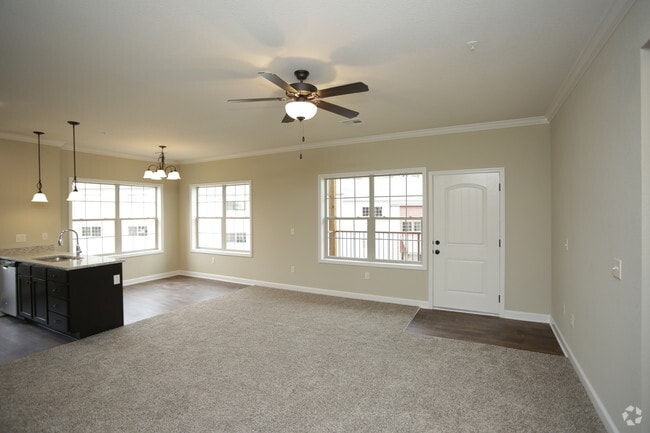 2BR, 2BA - 1095 SF