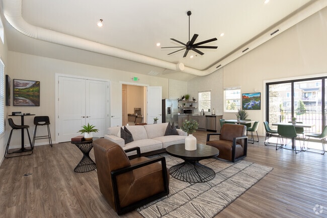 Resident Lounge - Canvas at Castle Rock