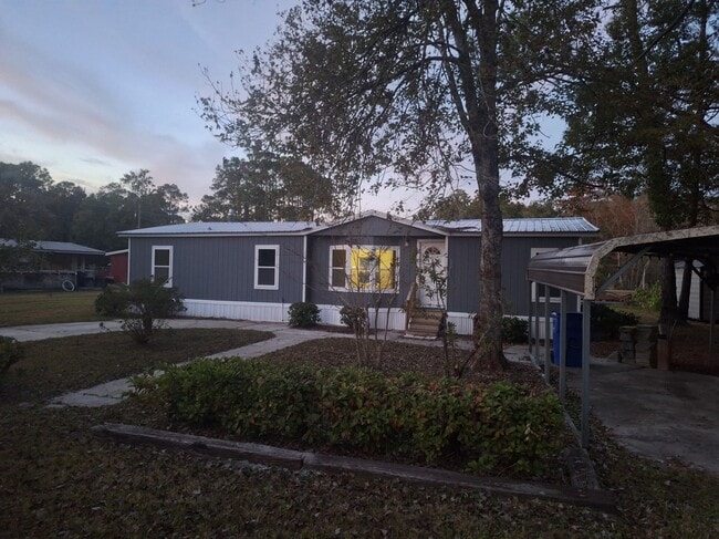 Photo - 836 W 11th St