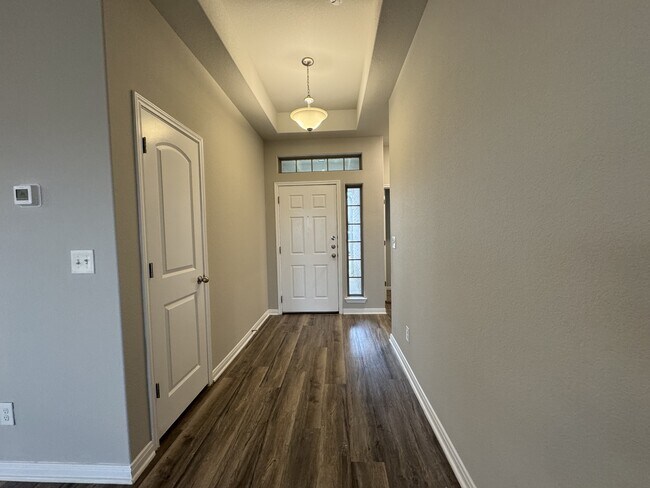 Photo - 612 Parkfield Ln