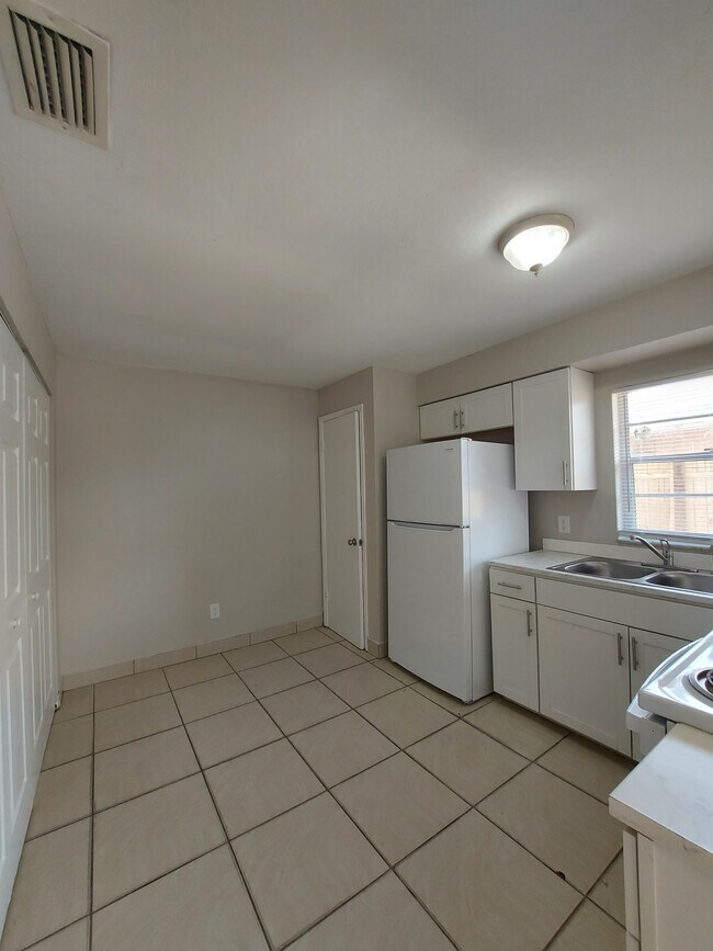 Photo - 5453 Tenth Ave