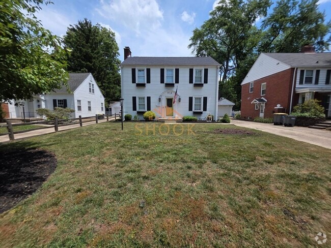 Building Photo - BEAUTIFUL AND UNIQUE 4 BR HOME ACROSS CAMPUS