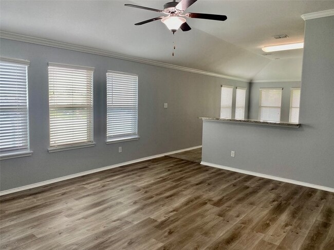 Photo - 279 Oxford Dr