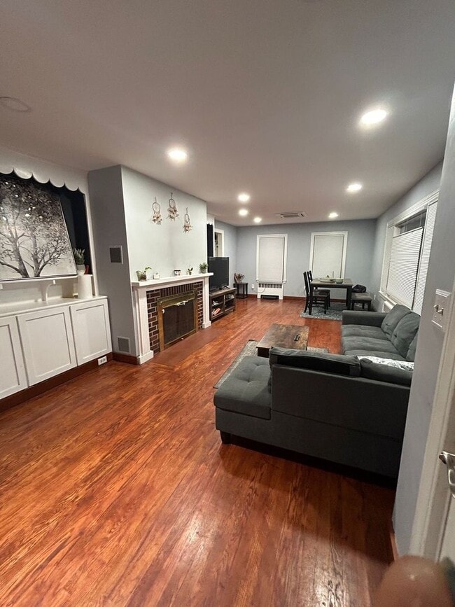 Photo - 183 E Main St