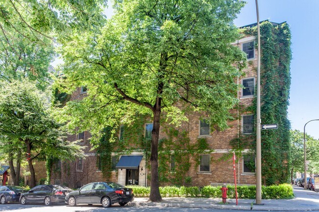 Building Photo - 2100 Rue du Fort Unit 302