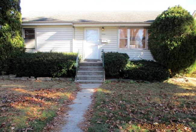 Photo - 9737 Warren Ave