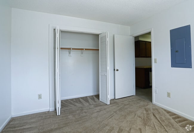 2BR, 2BA- 889 SF 2nd Floor- Bedroom