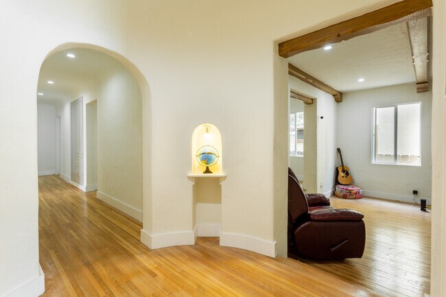 Photo - 450 S Roxbury Dr Unit 450