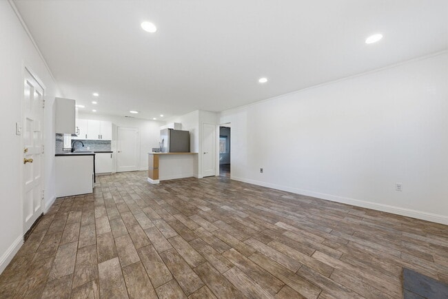 Photo - 1047 Riverton Dr