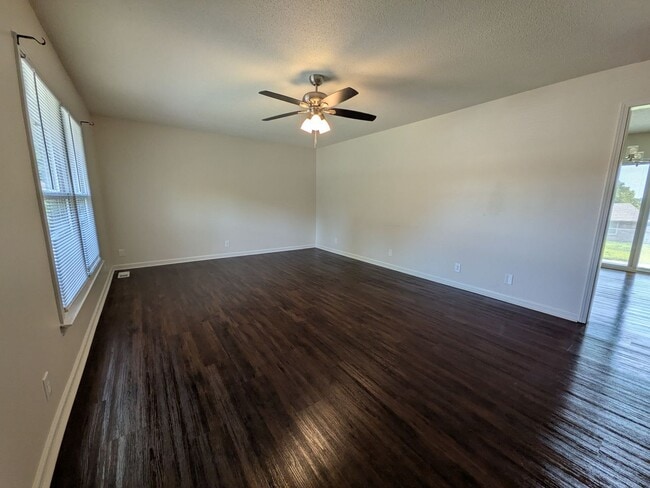 Photo - 809 Margret Dr