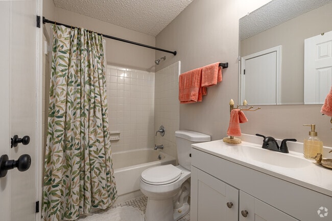 1BR 1BA 550SF: Furnished, Bathroom