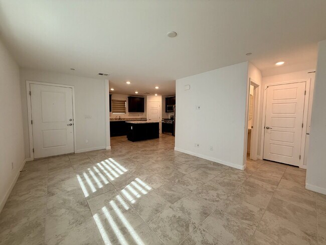 3 BED 2.5 BATH 2 CAR GARAGE TOWNHOUSE W/ LOFT IN HENDERSON CADENCE COMMUNITY FEAT. COMMUNITY POOL!