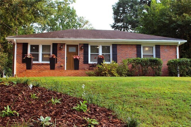 Building Photo - 2287 Vistamont Dr