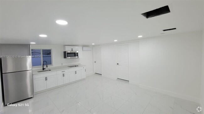 Building Photo - 312 NW 51st St Rental