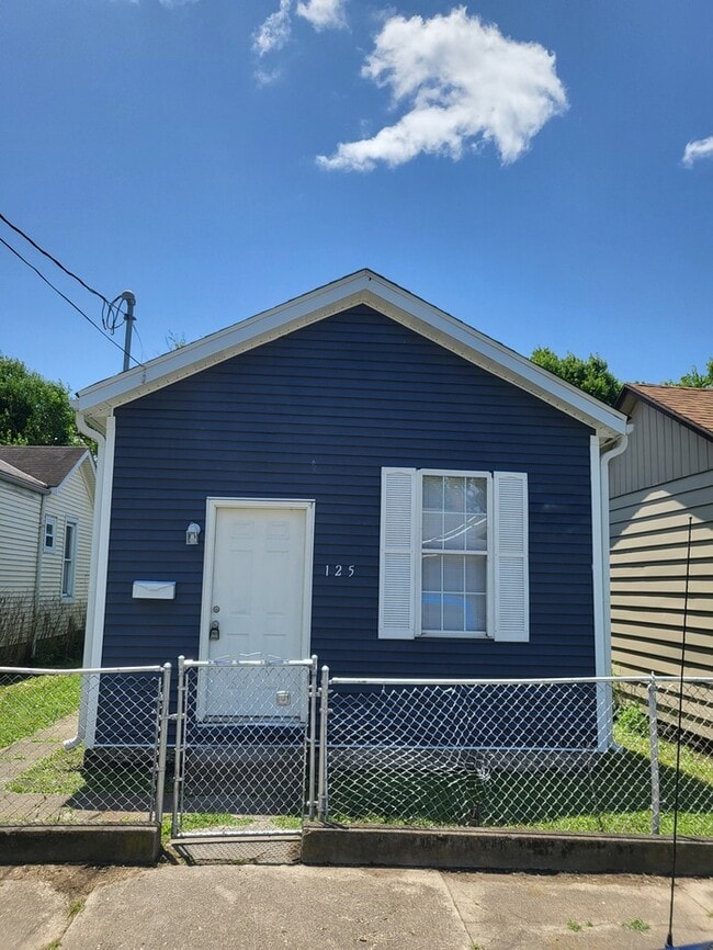 Cozy, clean, stove, fridge, and washer/dryer - Cozy, clean, stove, fridge, and washer/dryer House