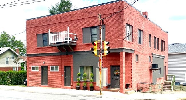 Building Photo - 1447 State Ave Unit 5