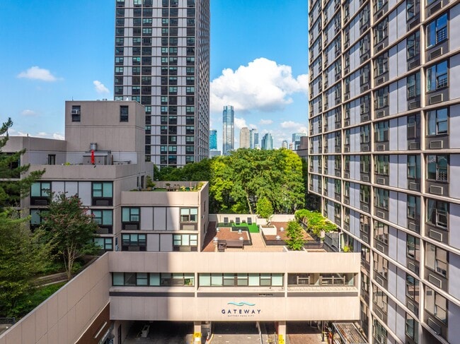 Welcome to the Gateway community in Battery Park City