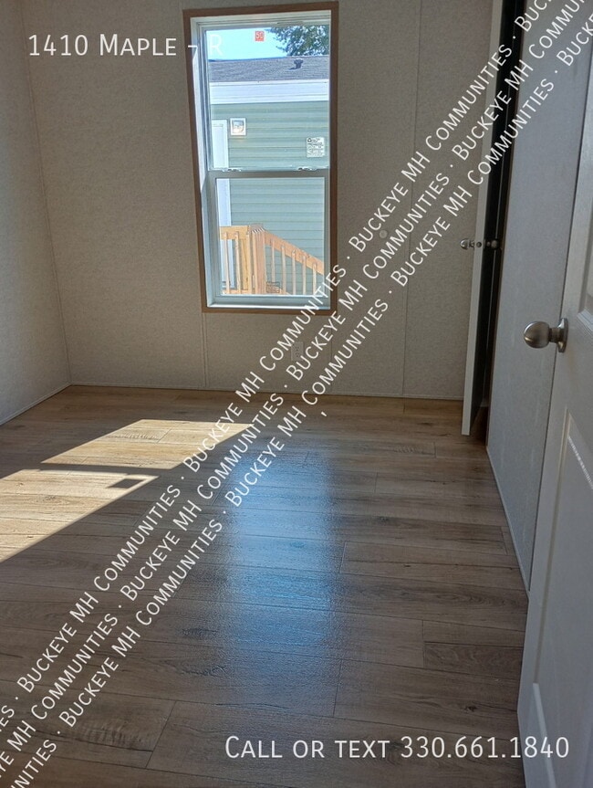 Photo - 1410 Maple-R