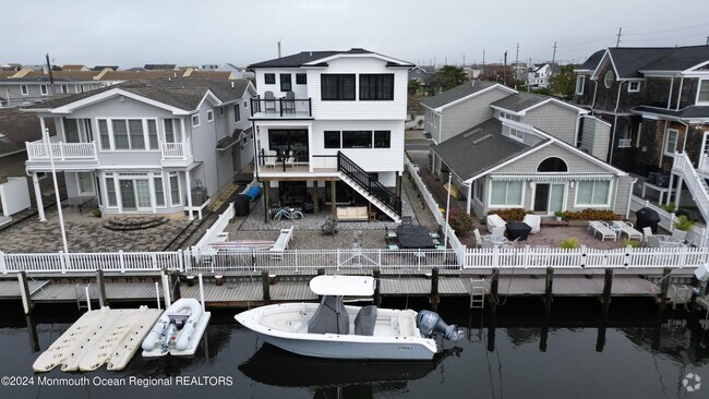 Building Photo - 211 Bay Beach Way Rental