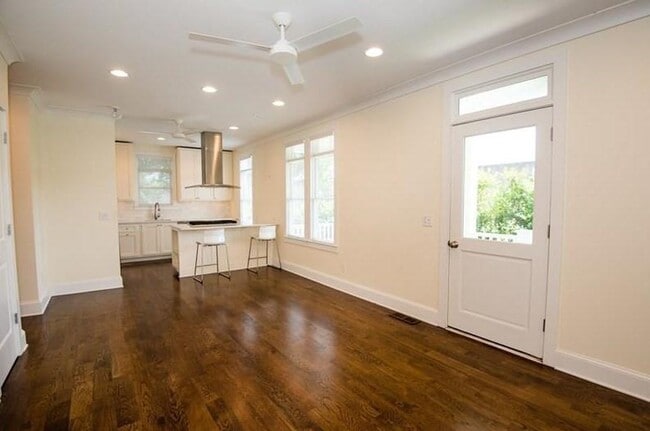 Photo - 37 Waverly Way NE