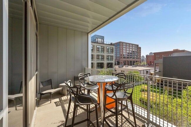 Photo - 345 N 6th Ave