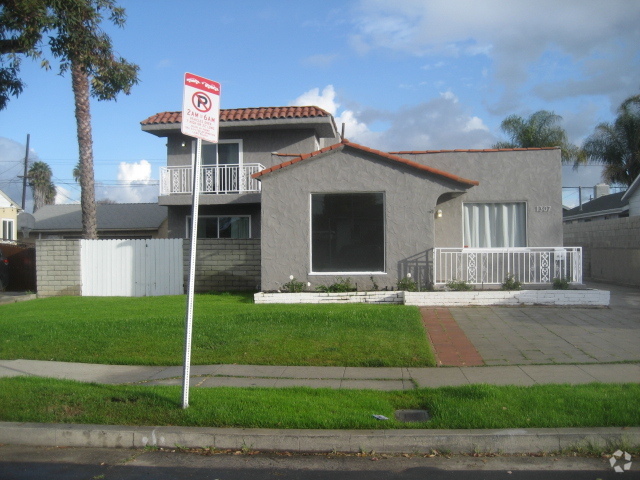 Building Photo - 1307 W M St Unit A Rental