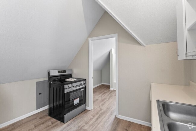 Building Photo - 803 E College St Unit 803 E College st B Rental