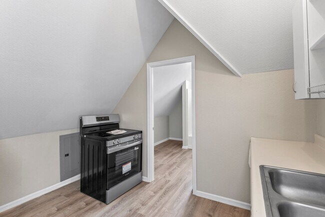 Photo - 803 E College St Apartment Unit 803 E College st  B