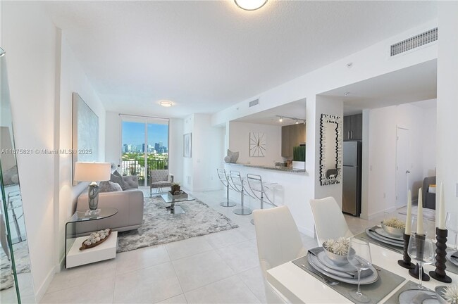 Building Photo - 514 SW 22nd Ave Unit 207 Rental