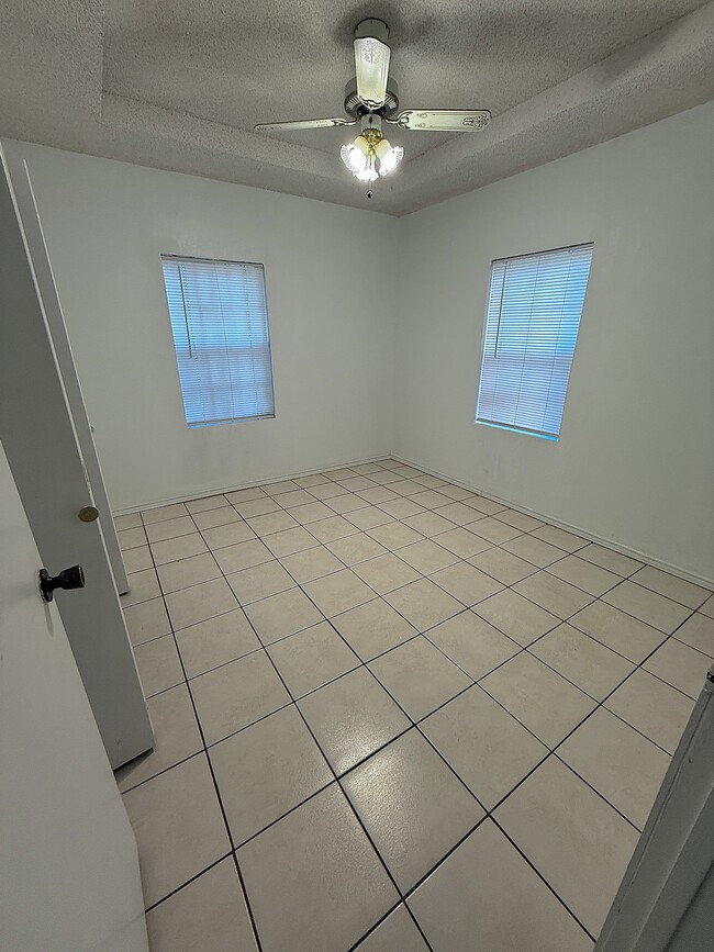 Guest bedroom - 4101 E Lopez Dr