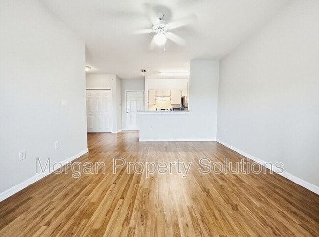 Photo - 5463 Vineland Rd Unit 5305