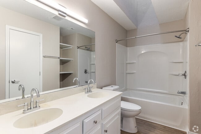 2BD, 2.5BA - 1880SF - Mater Bathroom