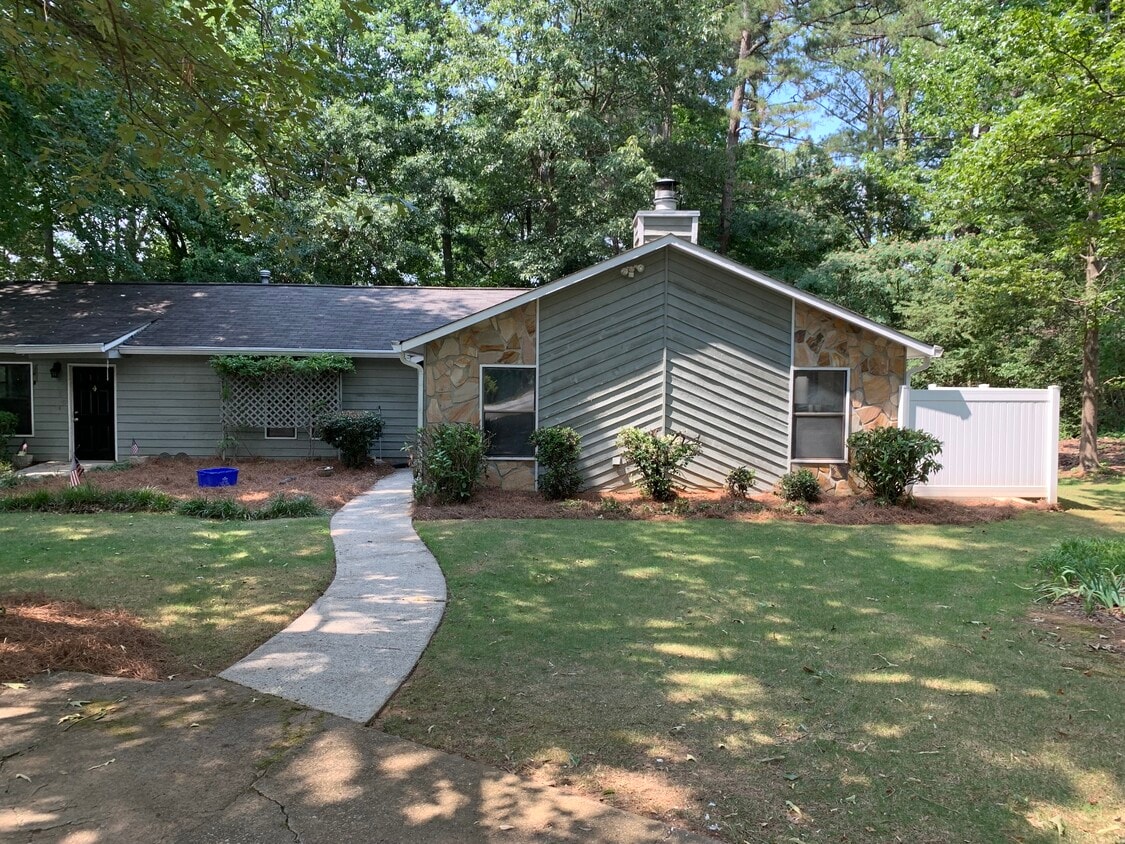 Photo - 1050 Mathews Ct SE (Smyrna, GA)