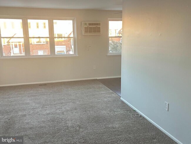 Photo - 347 Durfor St