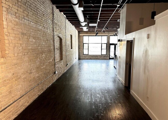 Photo - 411 Brazos St Unit 218