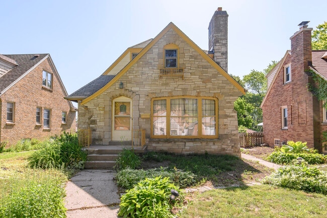 Building Photo - 3940 N 64th St
