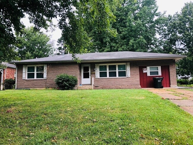 Building Photo - 807 Fairgrounds Rd