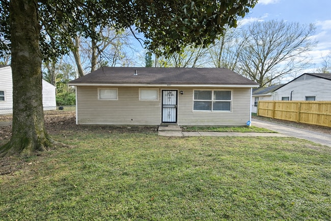 Building Photo - 887 Par Ave