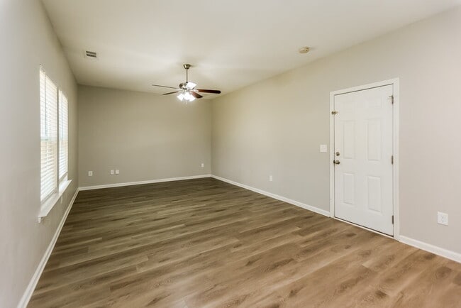 Photo - 72 Hamilton Blvd NW