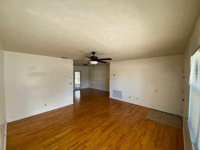 Photo - 5 Teak Loop Ln