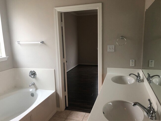 Building Photo - 210 Briar Trace Ln Rental