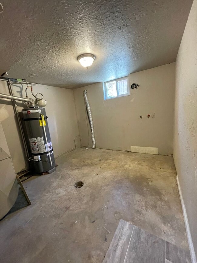 Photo - Ogden 1 Bedroom Basement Apartment, 800 sq... Unit B