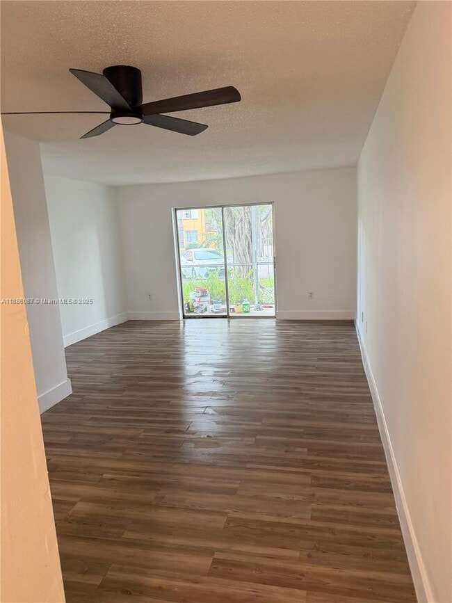 Building Photo - 4344 NW 9th Ave Unit 1B