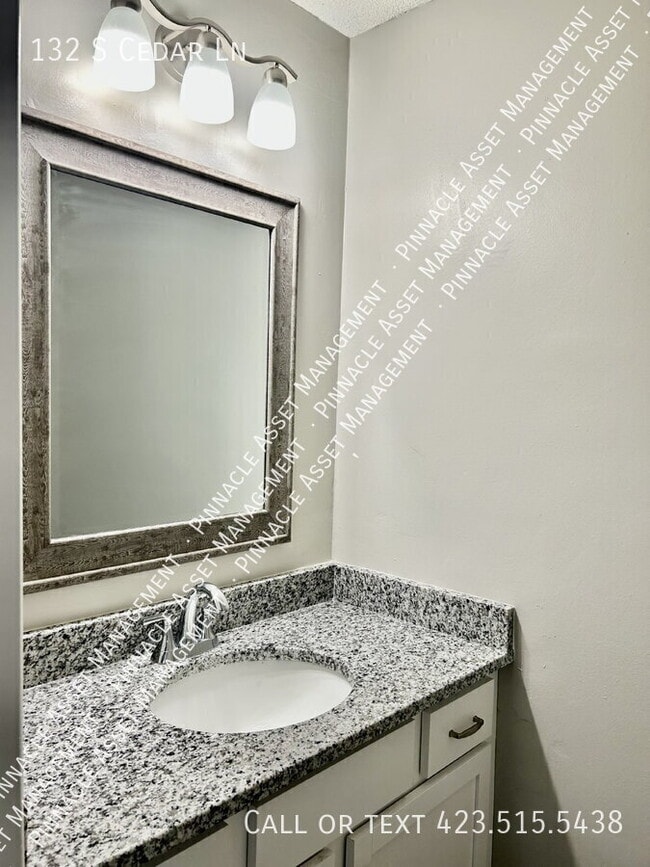 Photo - 132 S Cedar Ln