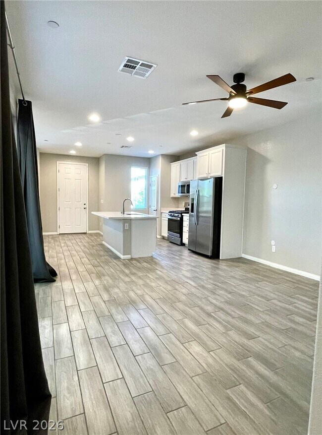 Photo - 702 Cottonwood Hl Pl