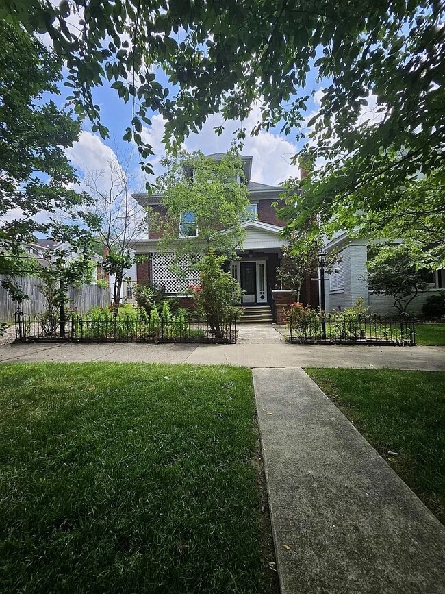 Building Photo - 1212 7th St Rental