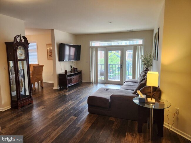 Photo - 343 Carson Terrace