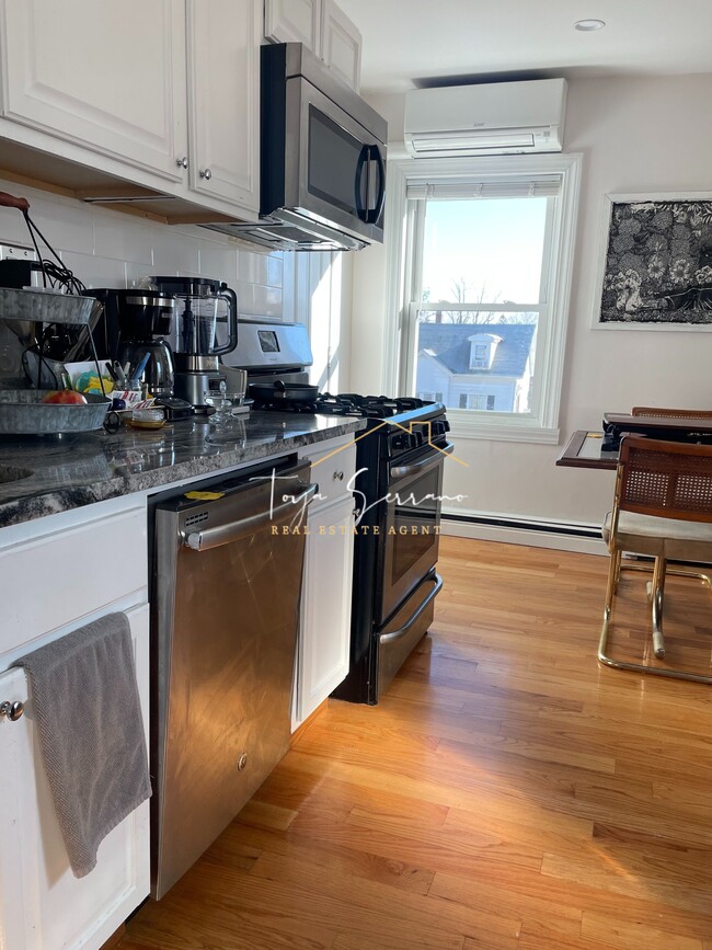 Photo - 648 Columbia Rd Unit 3