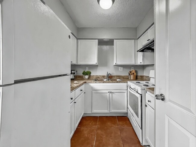 Photo - Pet-Friendly 5BR/2BA Home w/ Garage & Fenc...